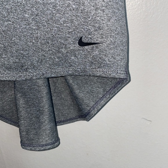 🦋Grey Nike Dri-fit workout top! - Picture 3 of 8
